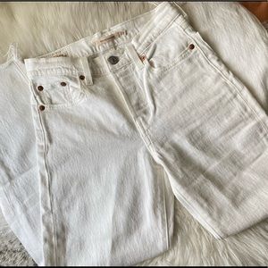 Levis wedgie jeans in white